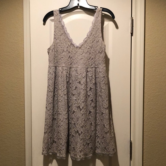 Jennifer Lopez Dresses & Skirts - Jennifer Lopez Gray Lace Dress. Sz 8